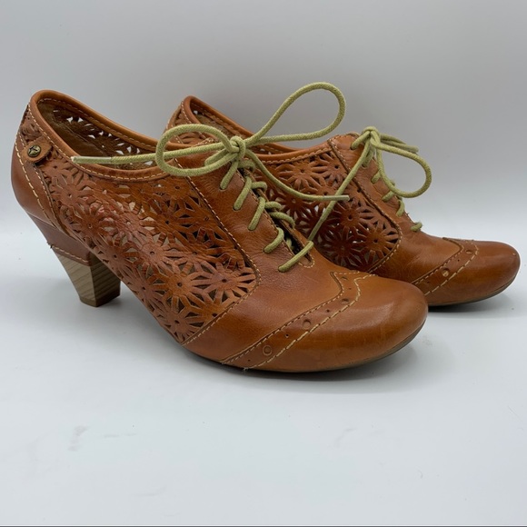 Pikolinos Leather Floral Cutout Lace Up Oxford Booties Size 38